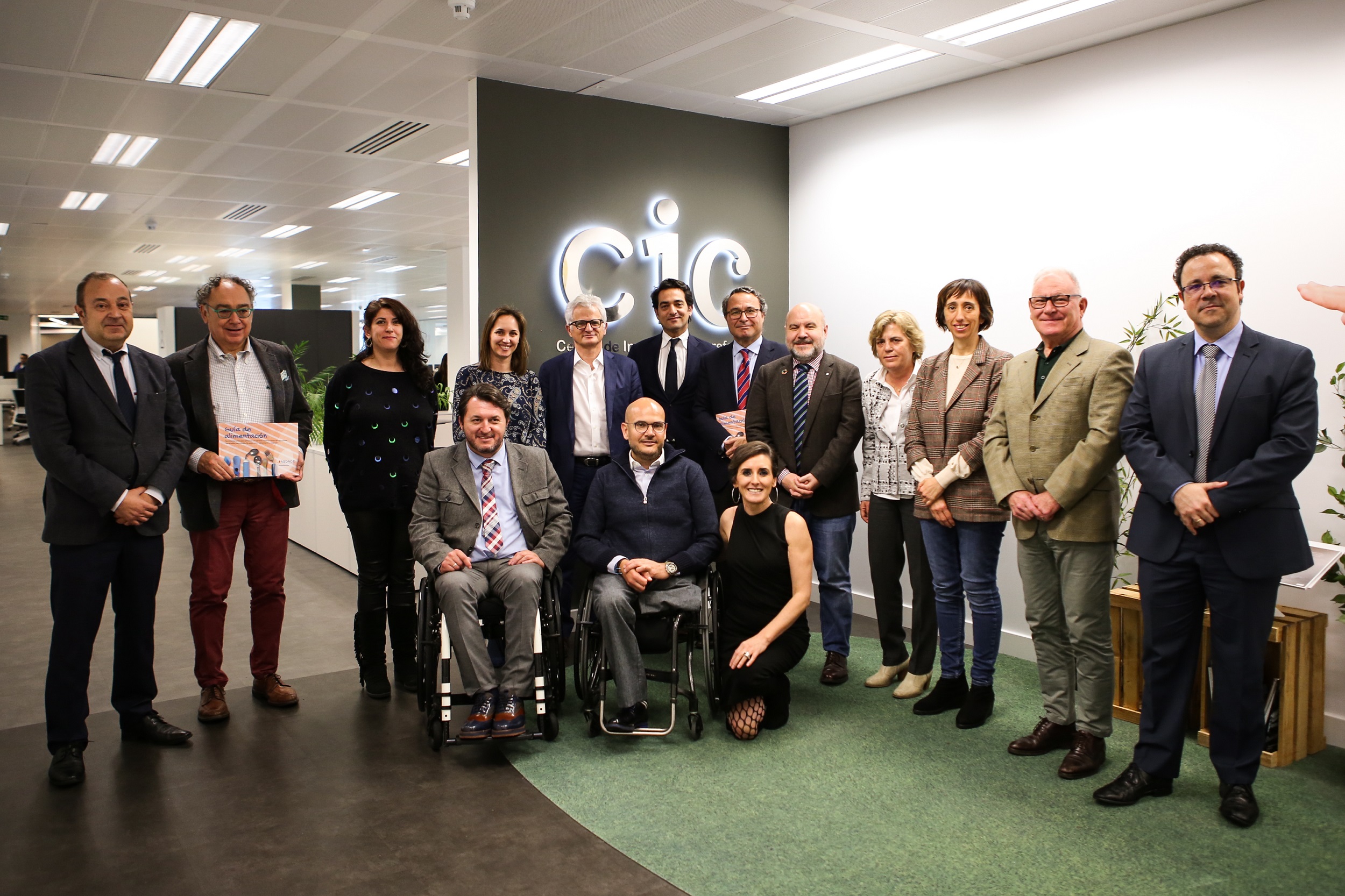 foto_familia_acto_carrefour_y_cermi_x_solidaria