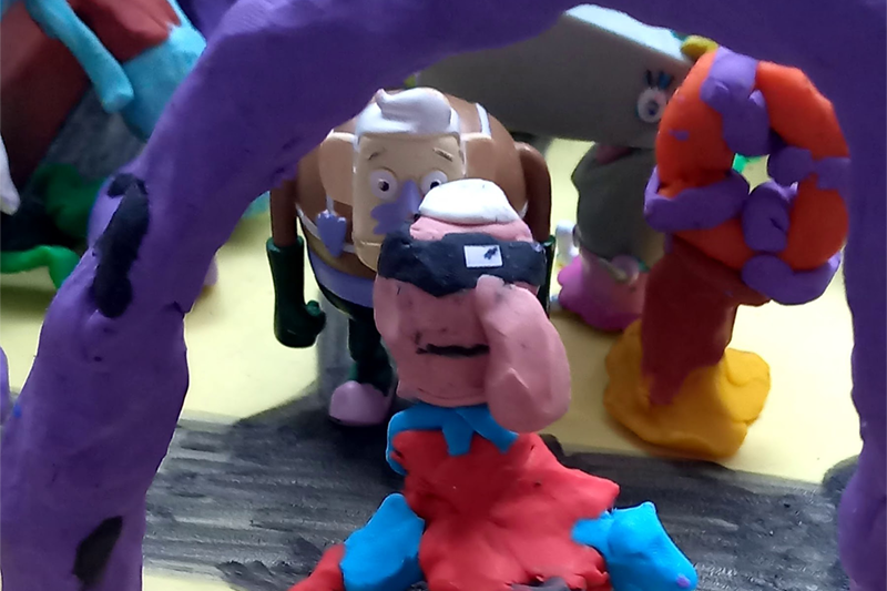 Fotografía de varios muñecos hechos de plastilina