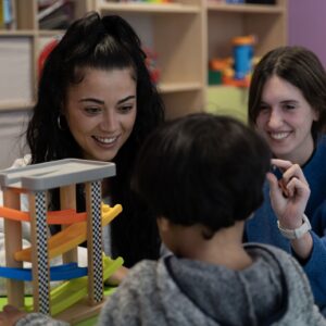 Acompañar, empoderar, transformar. Estrategias para trabajar junto a las familias en atención temprana en autismo