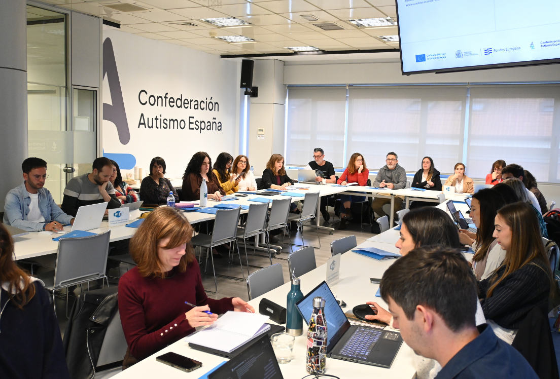 Personas participantes en la sesión de +AUTONOMÍA